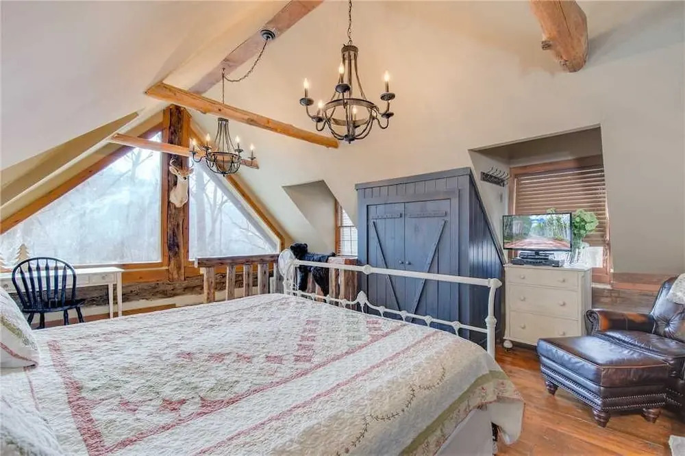 Blessed Beyond Measure, 2 Bedrooms, Hot Tub, WiFi, Pool Table, Sleeps 7