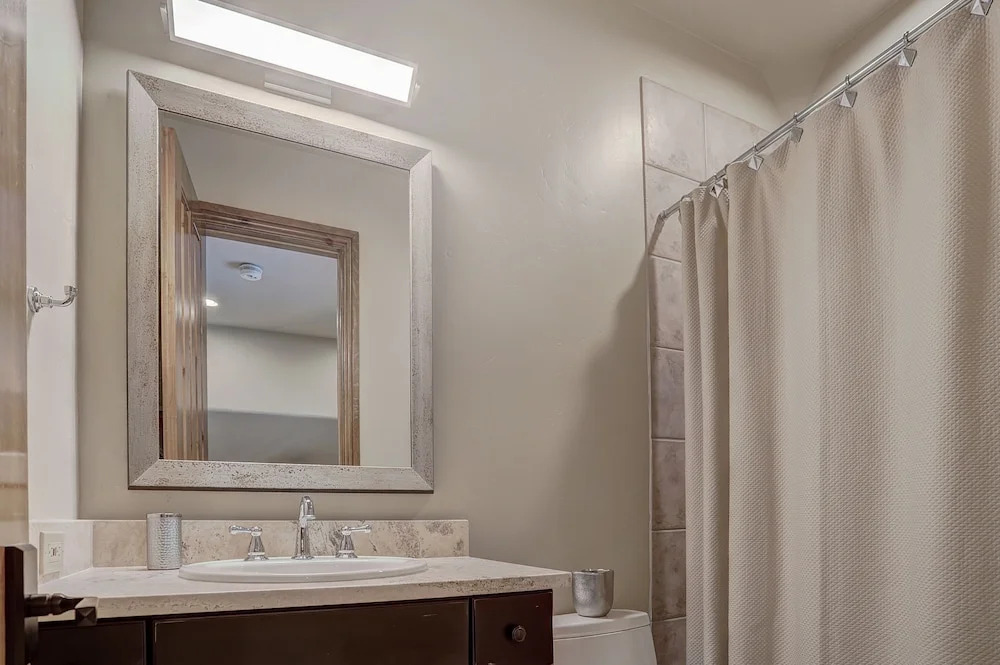 High Ceilings, Natural Light- 3 Bedroom Arrowhead Village Condo
