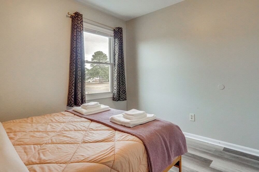 3BD Townhome w/ Patio, 3 Mi to Fort Bragg/liberty