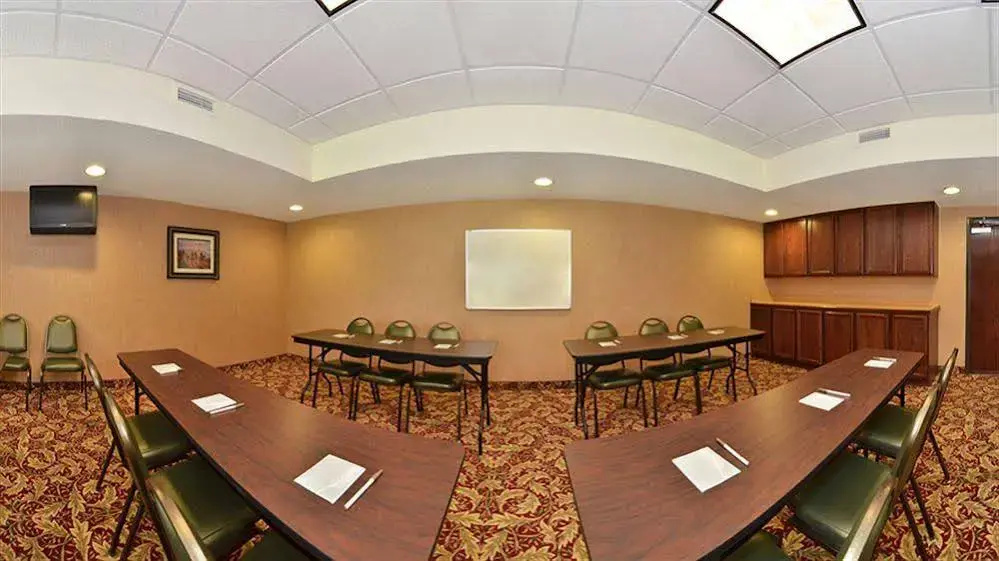 Motel 6 Park City KS