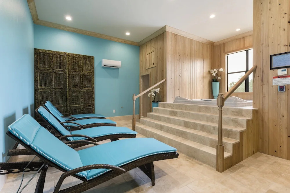 12BR Reunion Pool Home 521 by OVRH