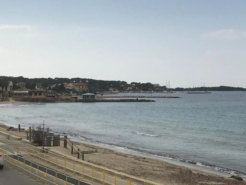 T2 les pieds dans l eau Vue Mer