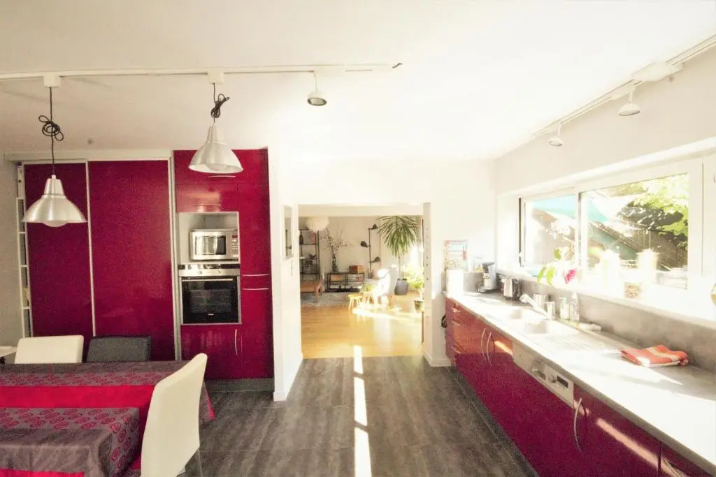 Gd appt T5 avec bureau jardin et parking en centre ville