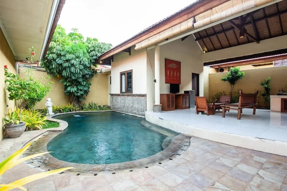9-BR Private Pool Villa Walk to Seminyak Beach