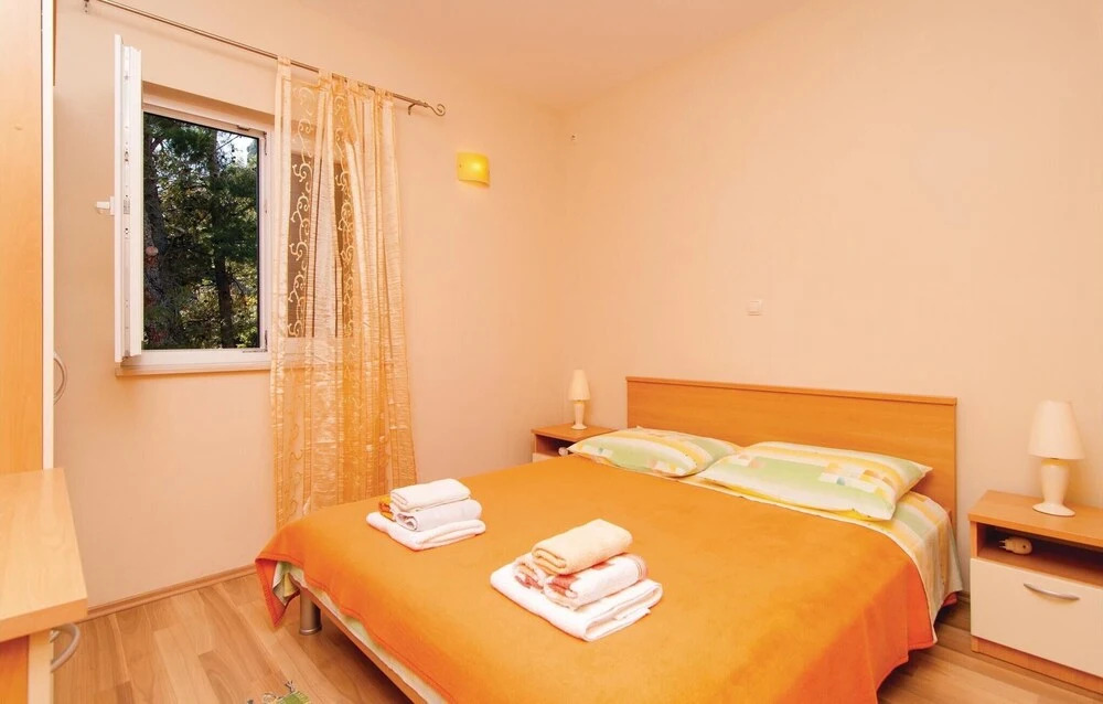 Awesome Home in Lokva Rogoznica With Wifi and 4 Bedrooms
