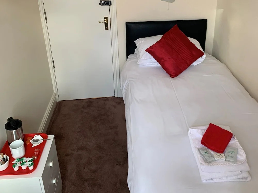 Scarlets Hotel & Jocks Bar