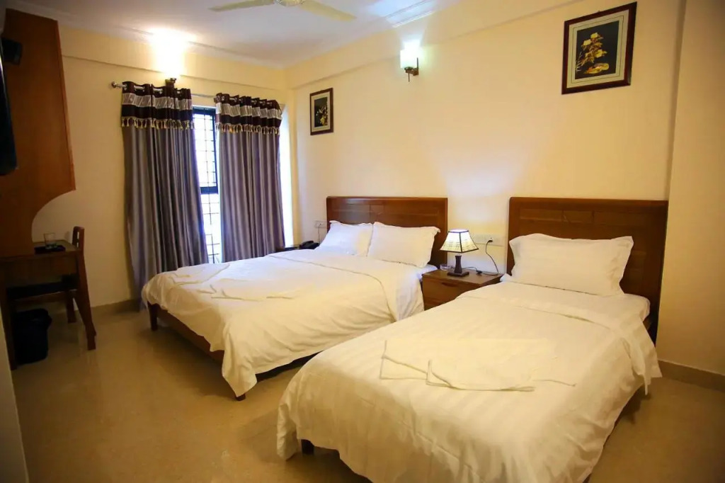 The Lounge Business Hotel