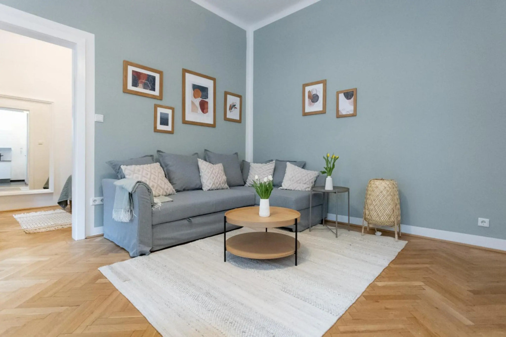 Apartment with balcony - trendy neighborhood