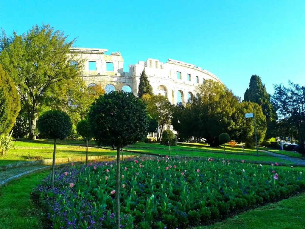 Dina Apartments