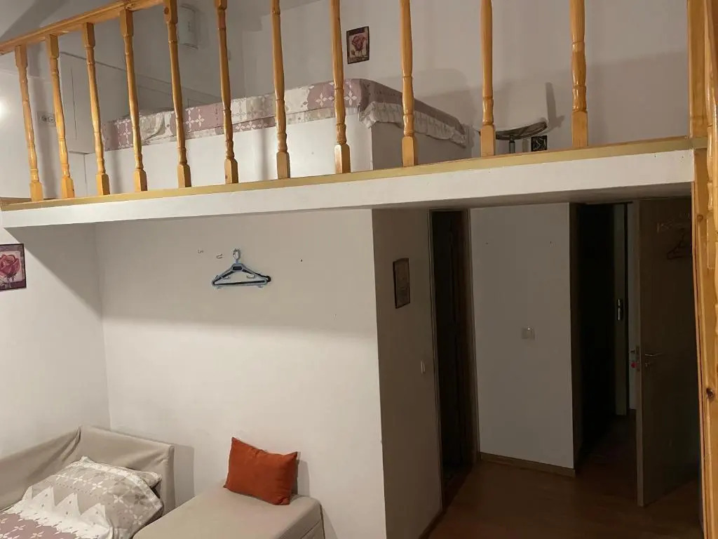 Studio Piata Amzei NR.1 (8 A)