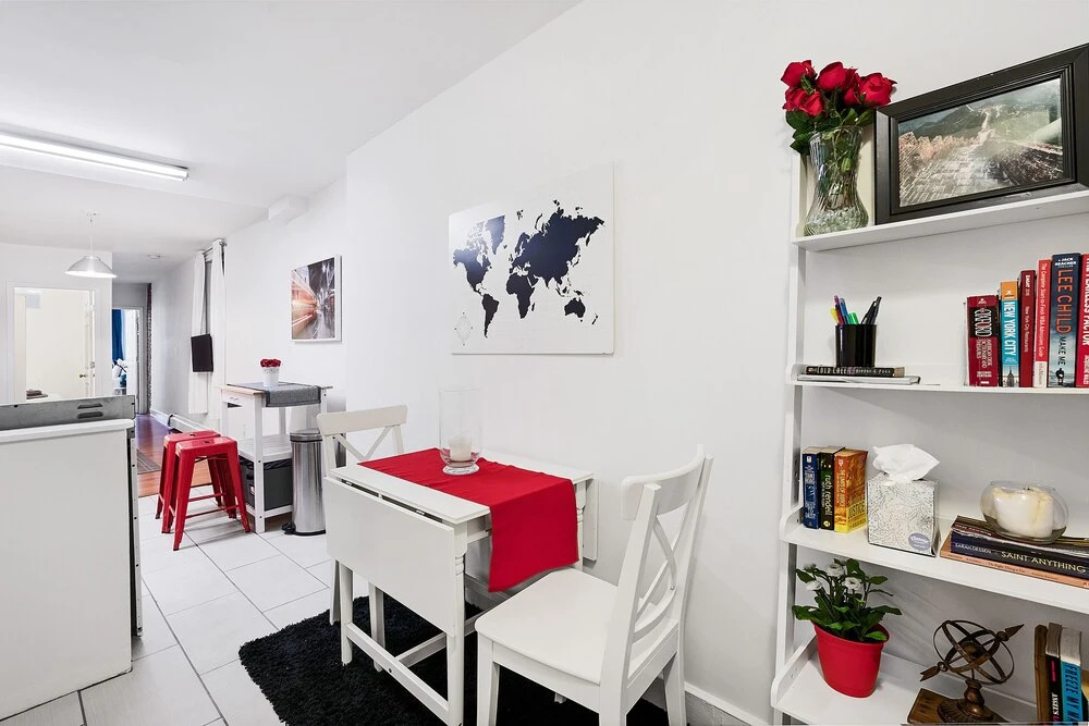Chelsea Condo - Near Restaurants, Shops, & Trains