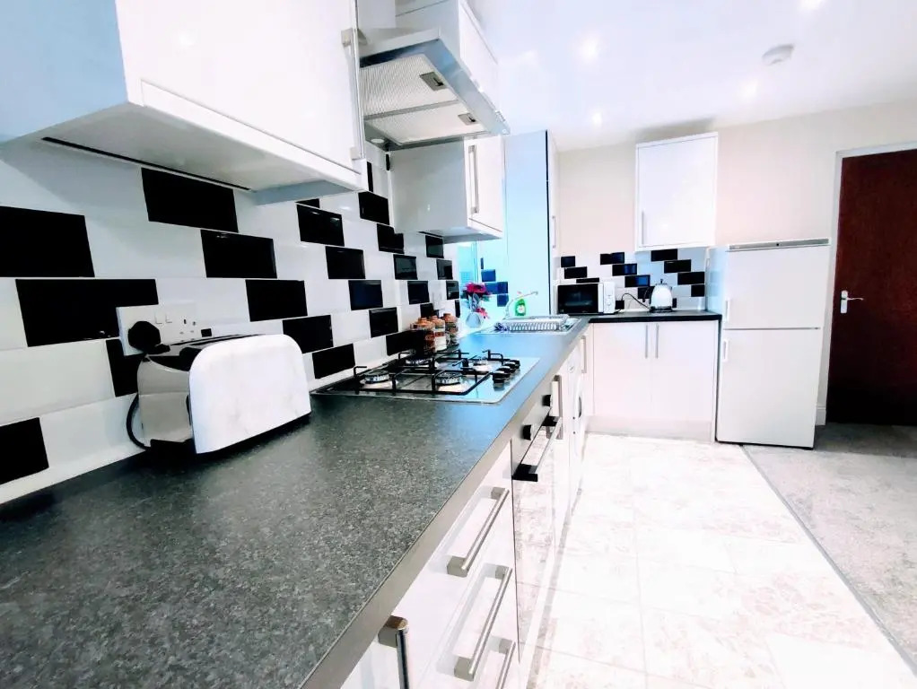 Crystal Suite 2 -free private parking