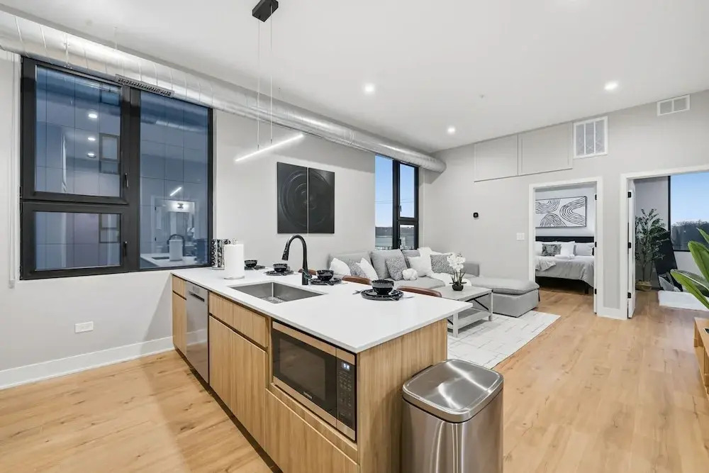 Chic 2BR Apartment in Edgewater Modern Comfort