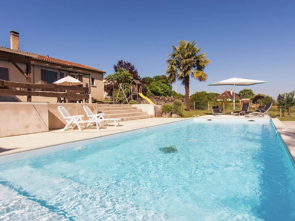 Cottage With Porch, Large Private Pool and Spacious Garden