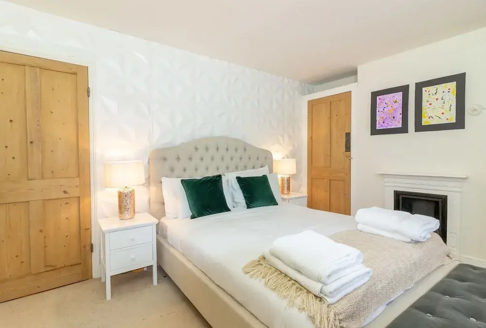 The River Cam Escape - 5BDR with Private Garden with Pond