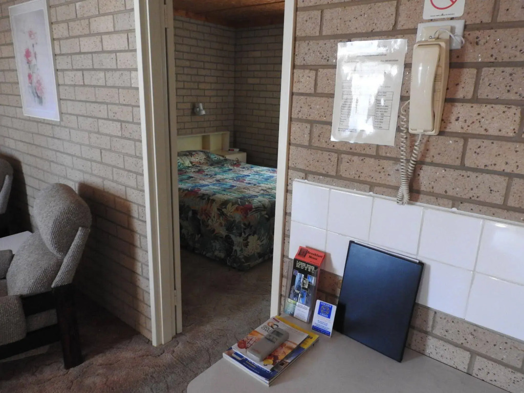 Lone Pine Motel