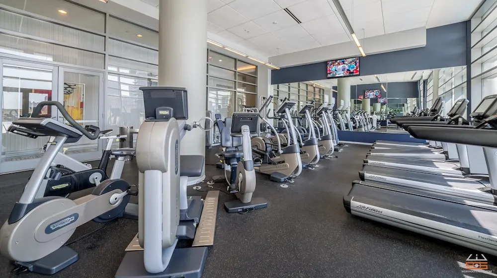Brand-new 3BR City Views Prime West Loop Spot