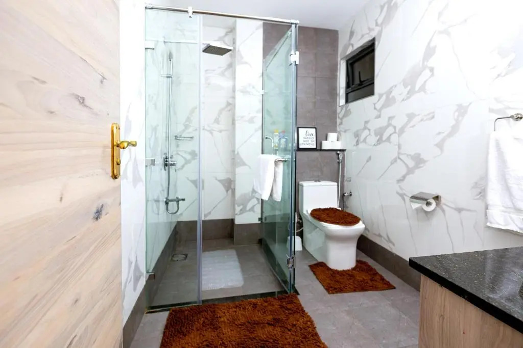 K's Place - Elegant 2 Bedroom Apartment with a Pool & Gym