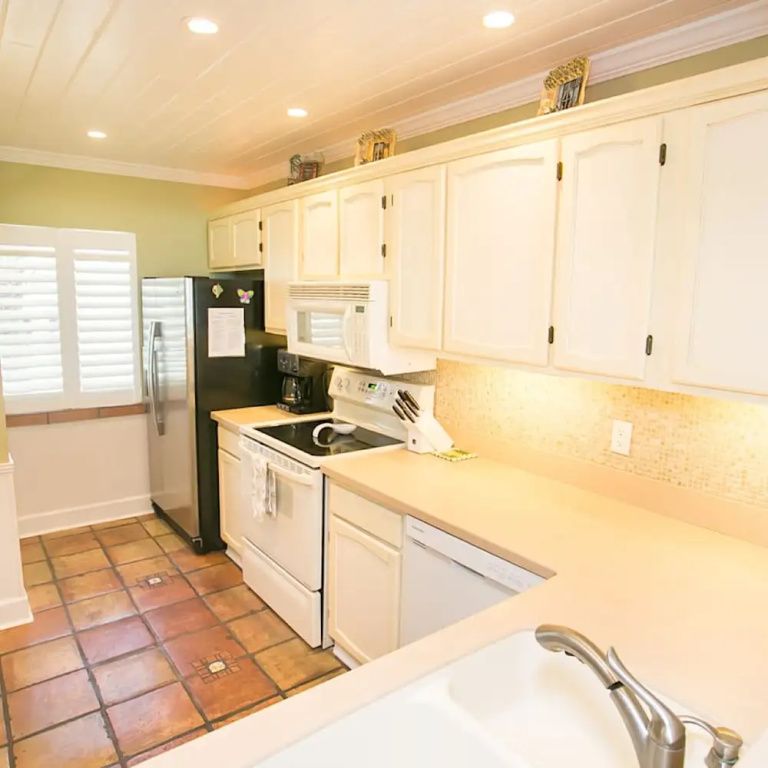 Oceanfront Serenity at Stylish Sea Haven 212