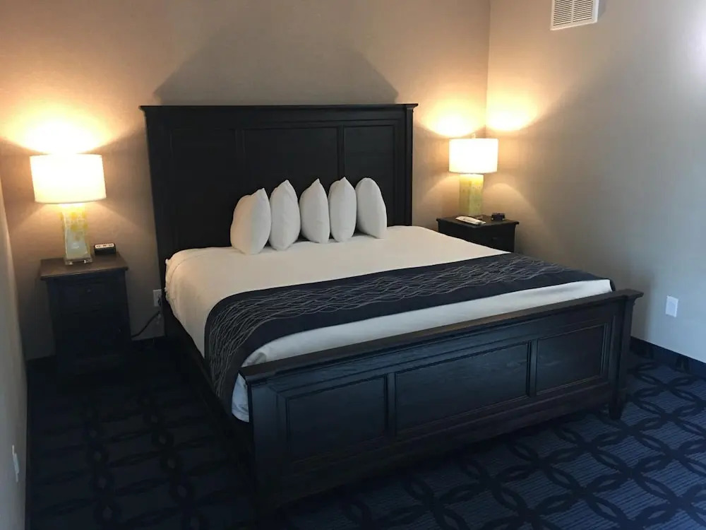 Riverside inn hannibal