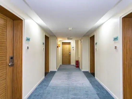 Yihyatt Hotel (Yulin Chinese Medicine Hong Kong Store)