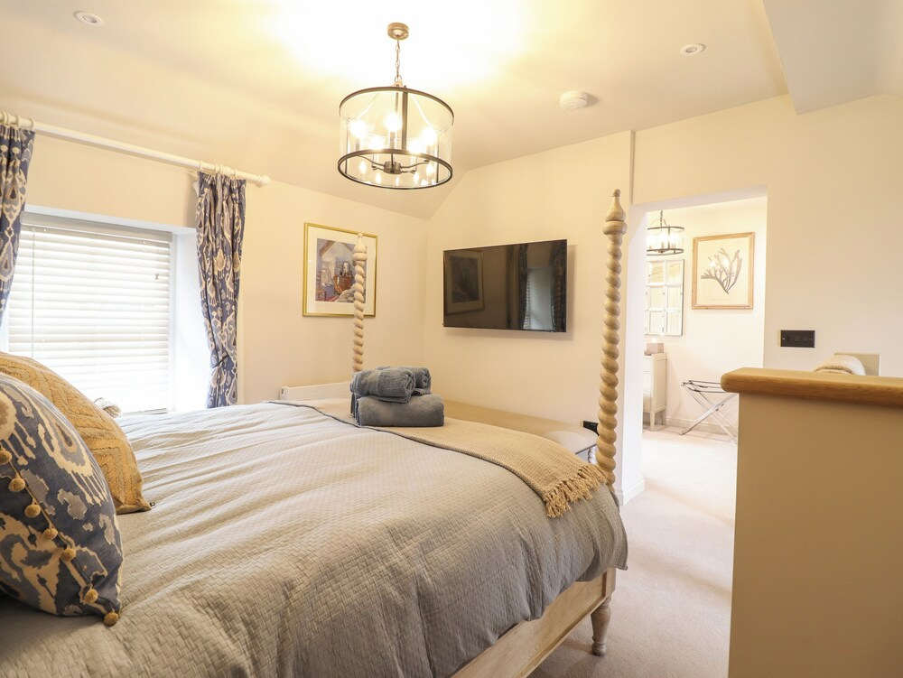 6 Uppergate Street Rose Cottage