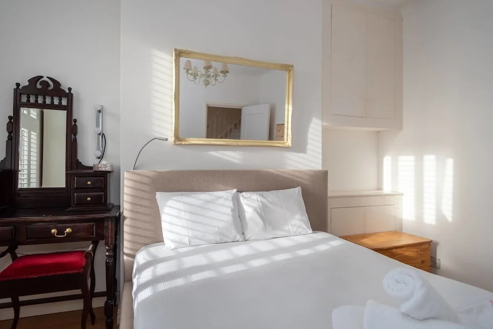 Wonderful 2 bed by Queen's Park, for 6 Guests!
