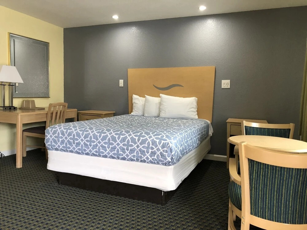 Chisholms Motor Inn