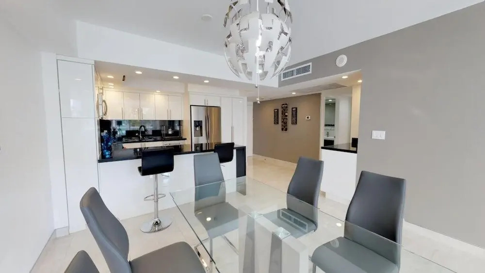 Premium 2 Bedroom +den Apartment Or-202