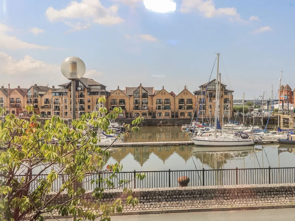 6 Navigation Wharf