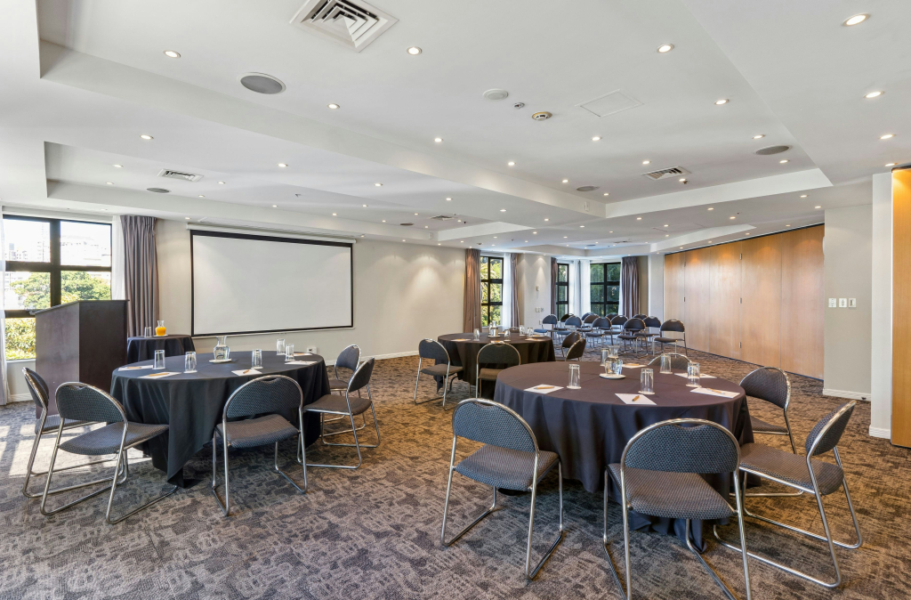 Parkside Hotel & Apartments