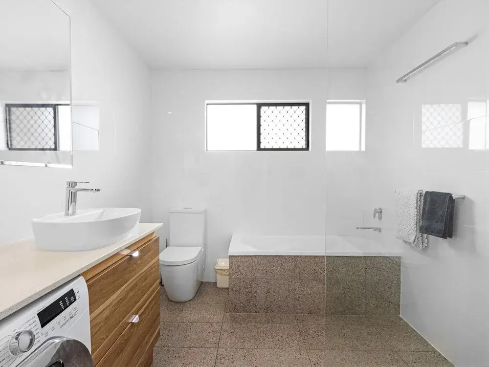 Spacious 3-Bed Home with Balcony in Hervey Bay
