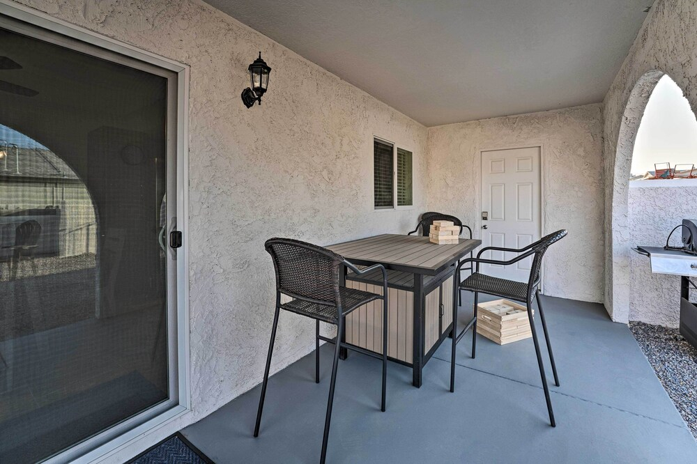 3 Mi to Water: Lake Havasu Gem w/ Fire Pit & Grill
