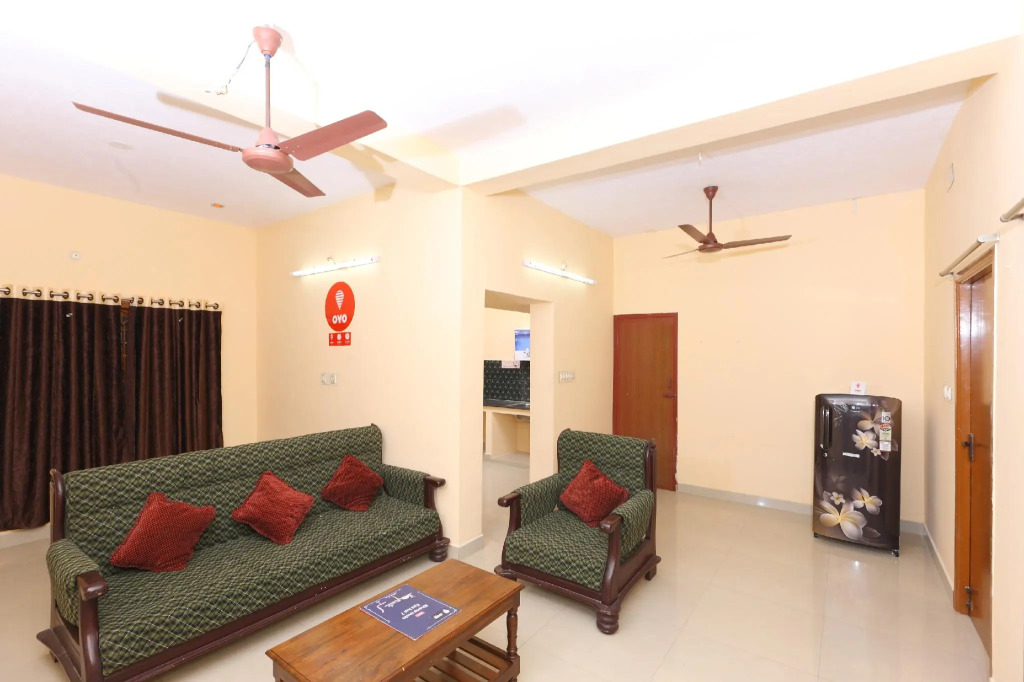 OYO 78180 2BHK Compact Home Near Promenade Beach