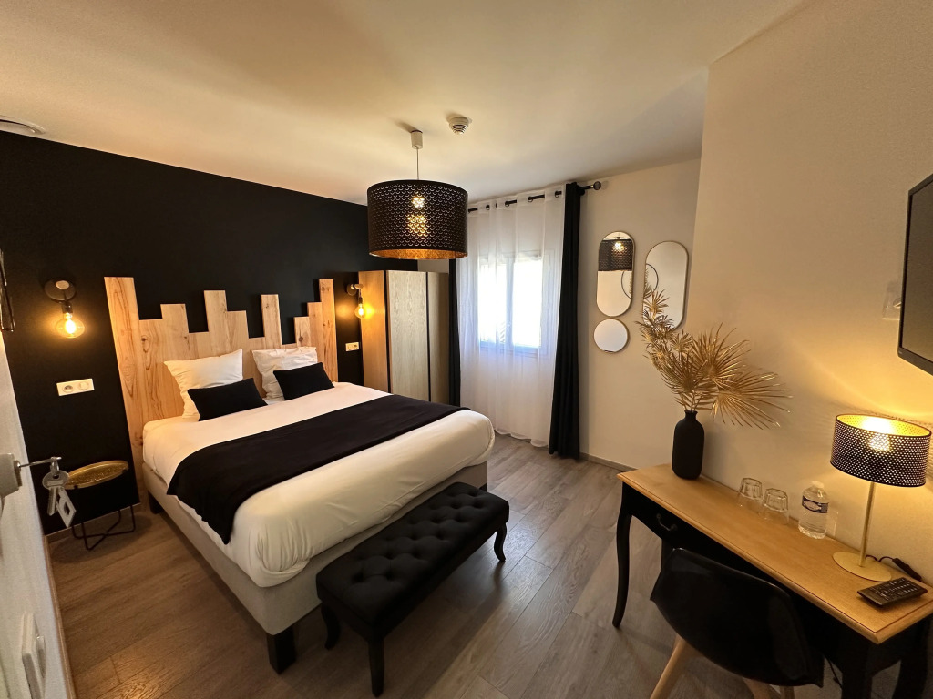 Auberge du Vieux Lanas Logis Hotel Restaurant