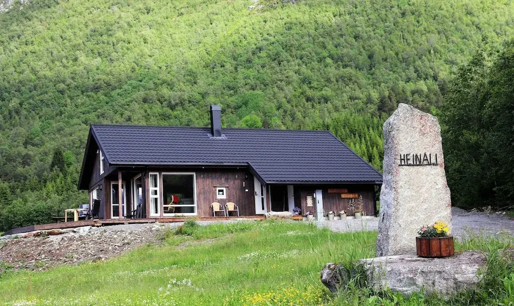 Heinåli Hytta