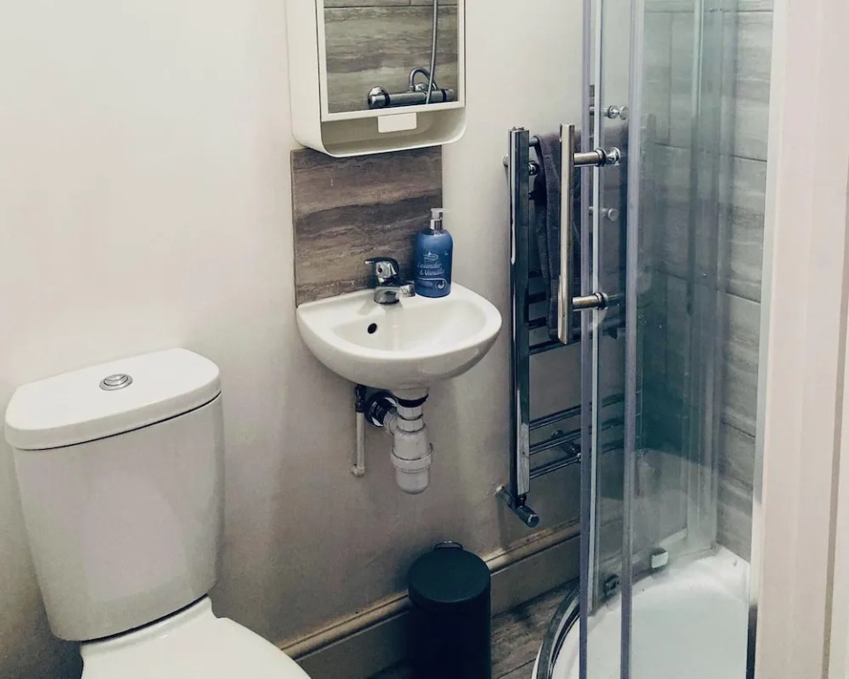 Spacious Four Bedroom Home, 3 Bathrooms - Coventry