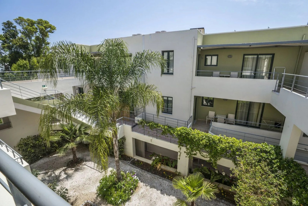Athina Beach Hotel