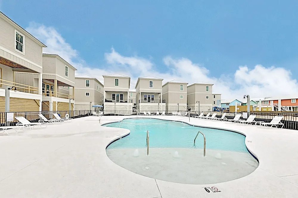 Luxury On Lagoon W/ Pool Steps To Beach! 4 Bedroom Cottage