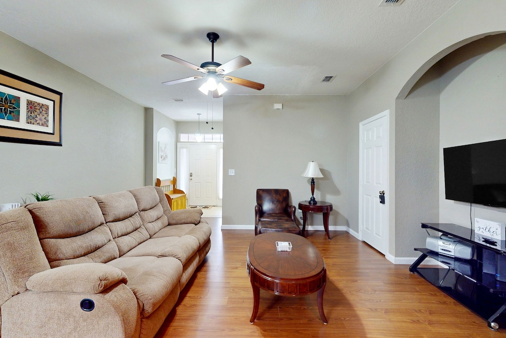 Updated Retreat With Pool Access, W/d, AC, & Patio - Close to Disney Parks