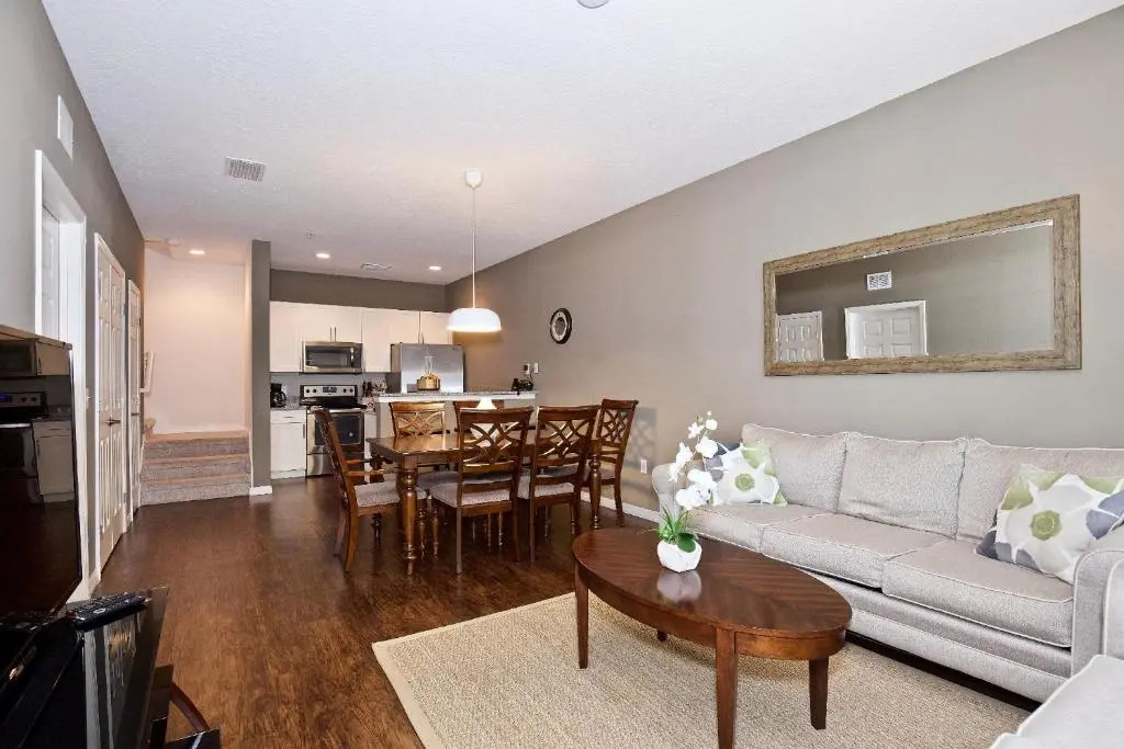 New listing townhouse in gated community sleeps 6 10 min to Disney