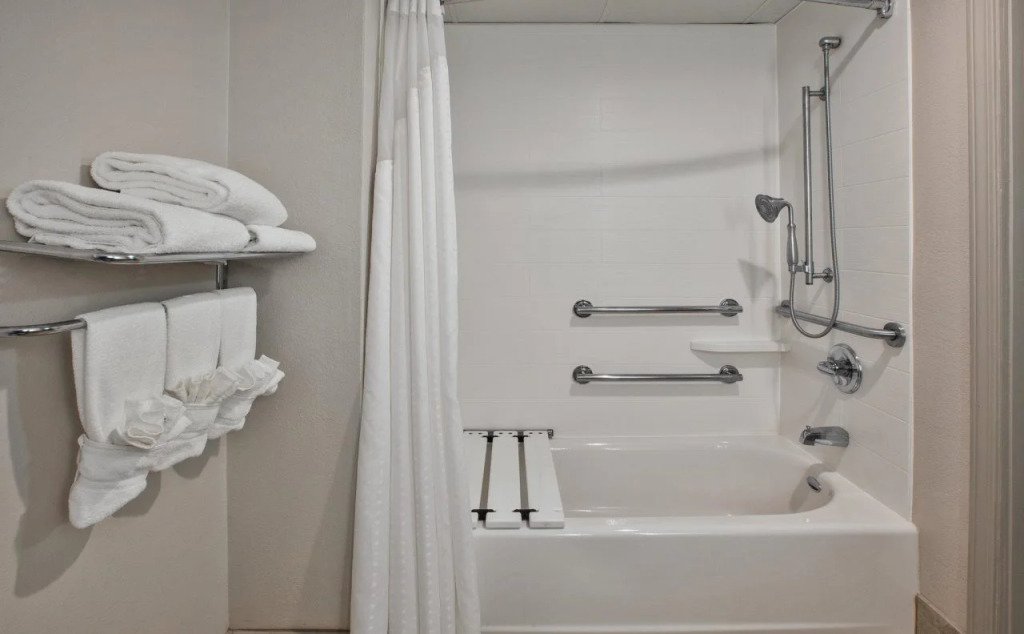 Holiday Inn Express & Suites Manchester by IHG