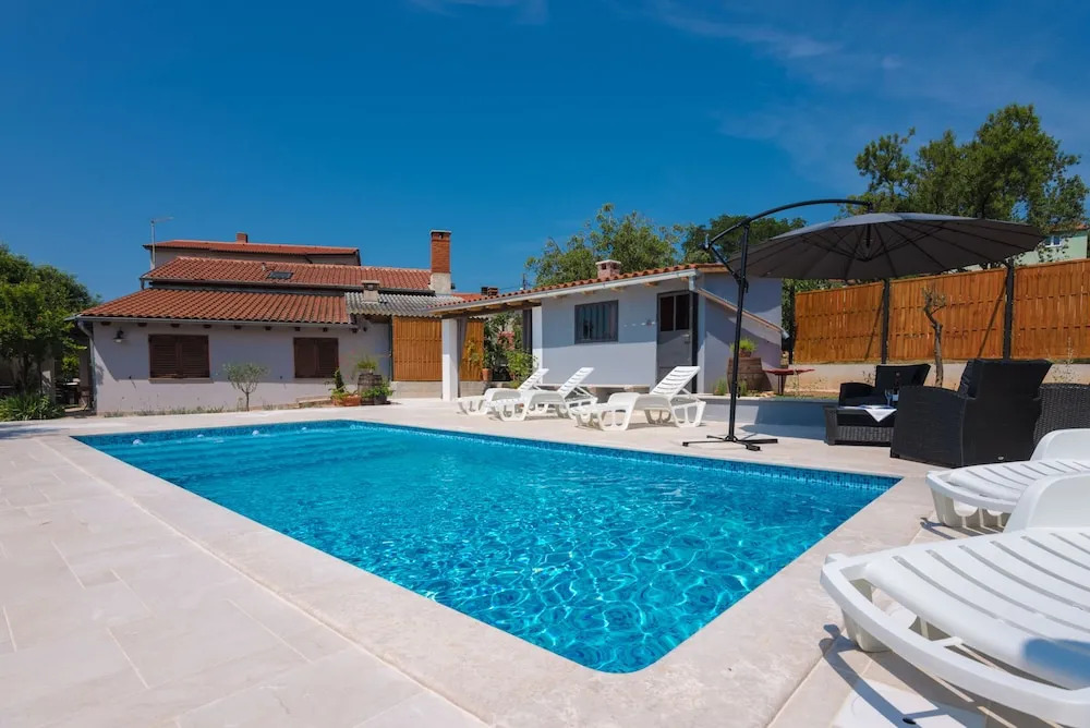 Apartments with pool 992