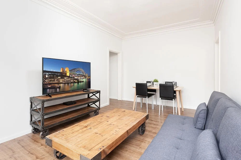 Newly Renovated Apt Close to CBD Unit 2