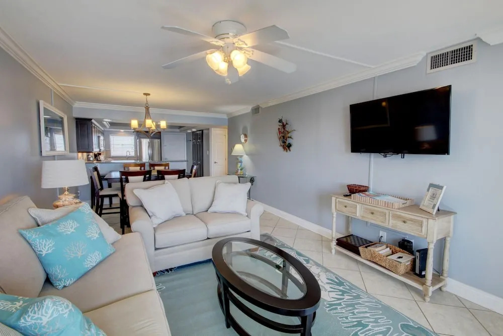 341 El Matador 2 Bedroom Condo by RedAwning