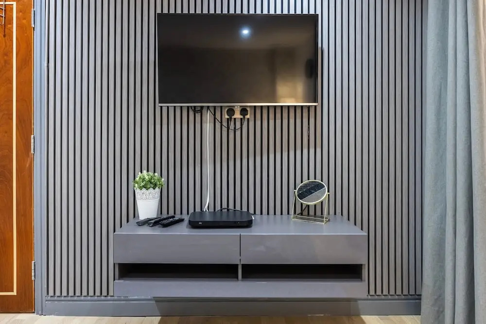 3 Bedroom Apartment by River Thames
