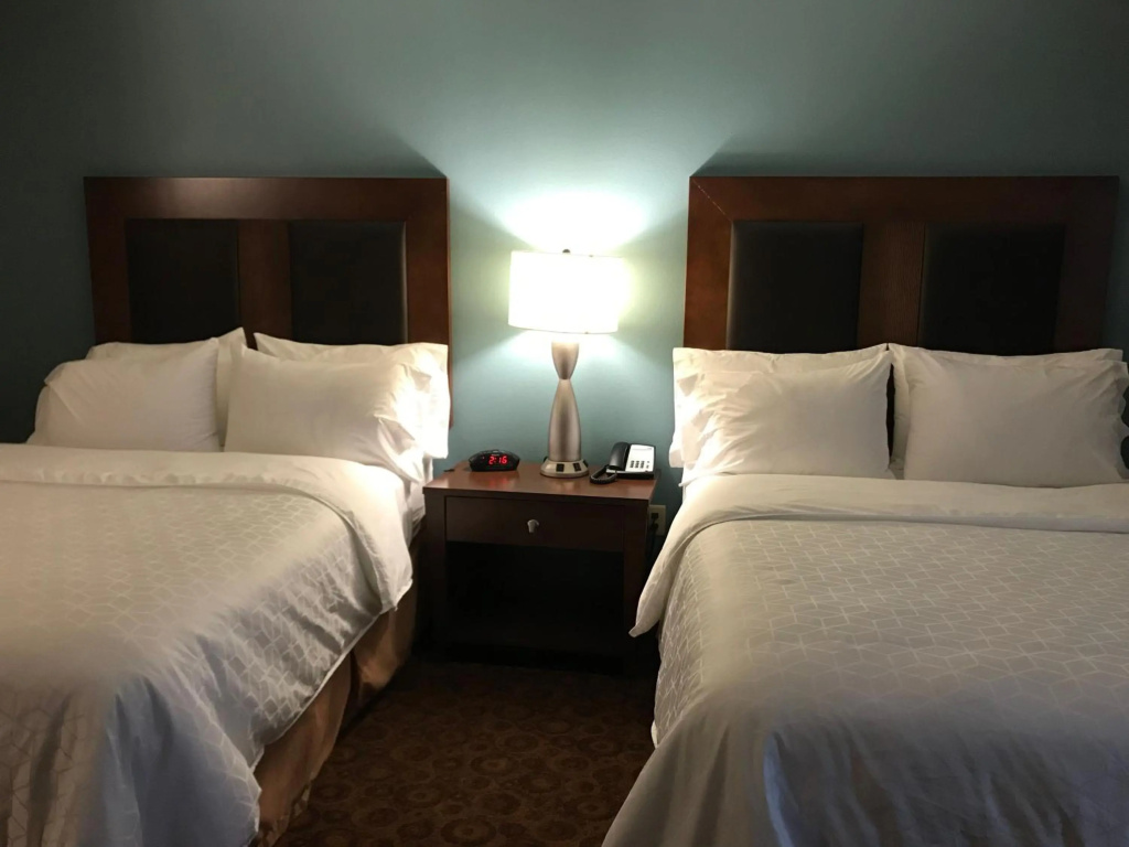 Holiday Inn Express and Suites St. Cloud by IHG