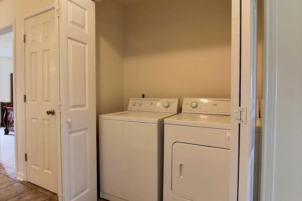 Tropical Touchdown - 4 Br Home