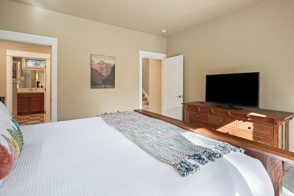 Big Wren 3 Bedroom Home by Redawning, Bend