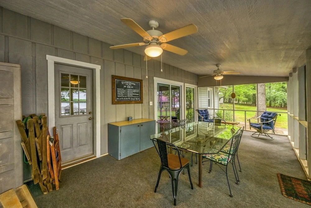 Evergreen - Lakefront Home With Dock, Screened Porch, AC & Kayaks